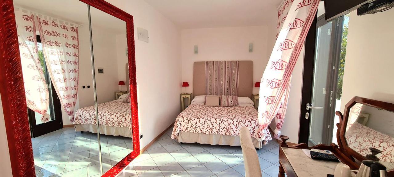 Guest House Villa Il Gabbiano Ponza Buitenkant foto