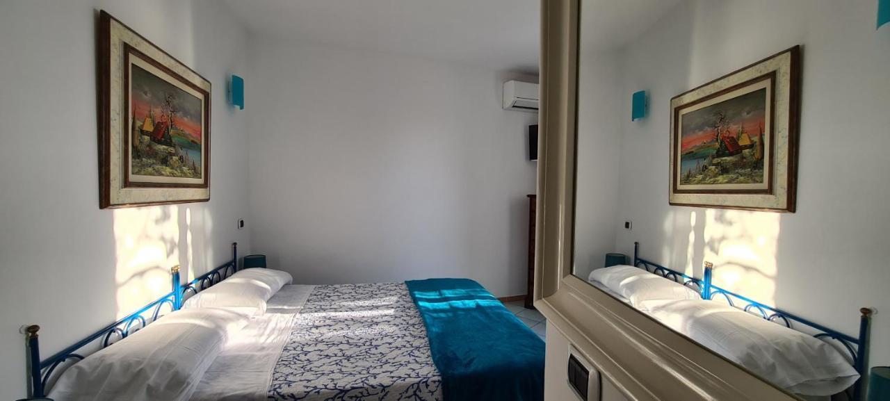 Guest House Villa Il Gabbiano Ponza Buitenkant foto